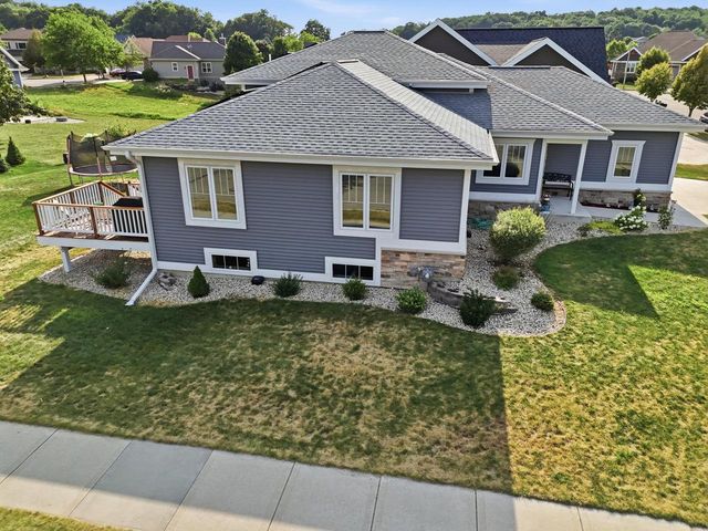 233 Greenway Circle, Deerfield, WI 53531