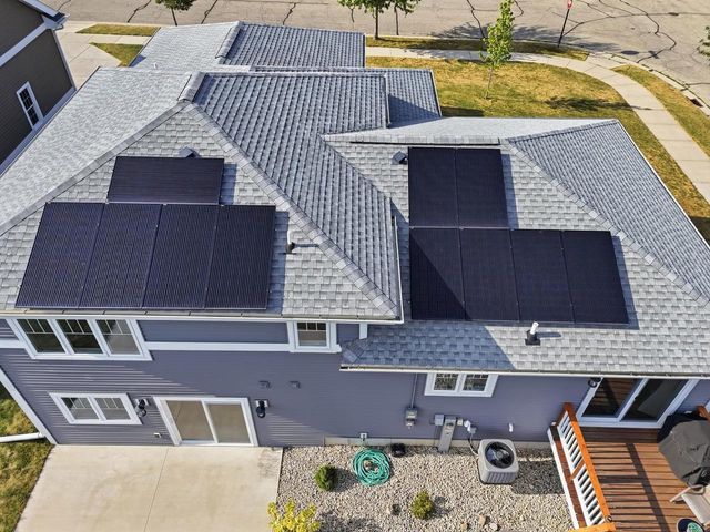 233 Greenway Circle, Deerfield, WI 53531