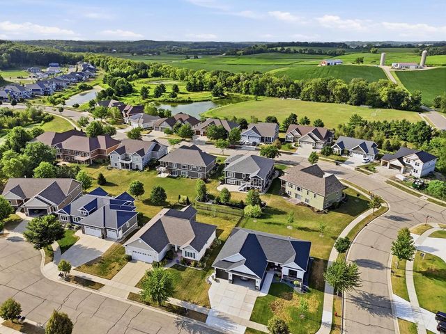 233 Greenway Circle, Deerfield, WI 53531