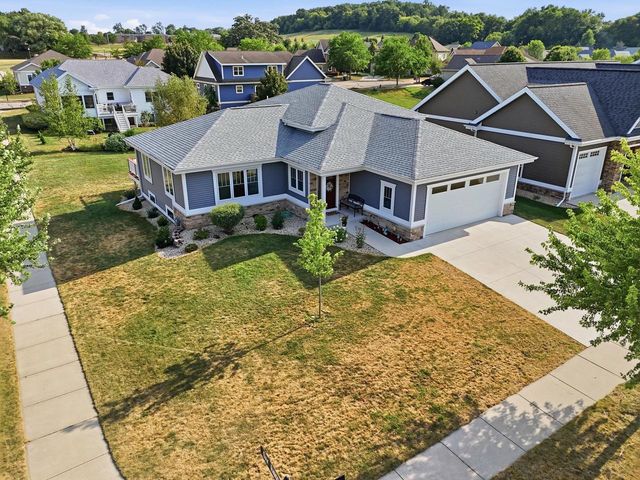 233 Greenway Circle, Deerfield, WI 53531