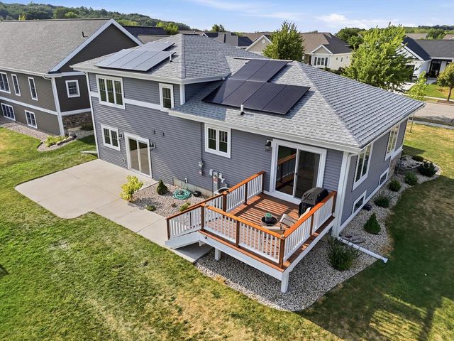 233 Greenway Circle, Deerfield, WI 53531