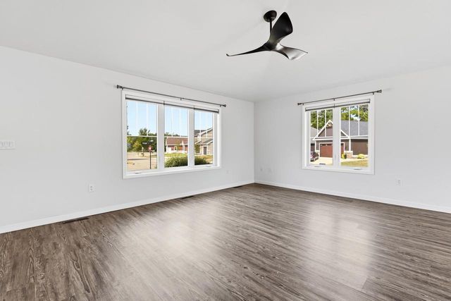 233 Greenway Circle, Deerfield, WI 53531