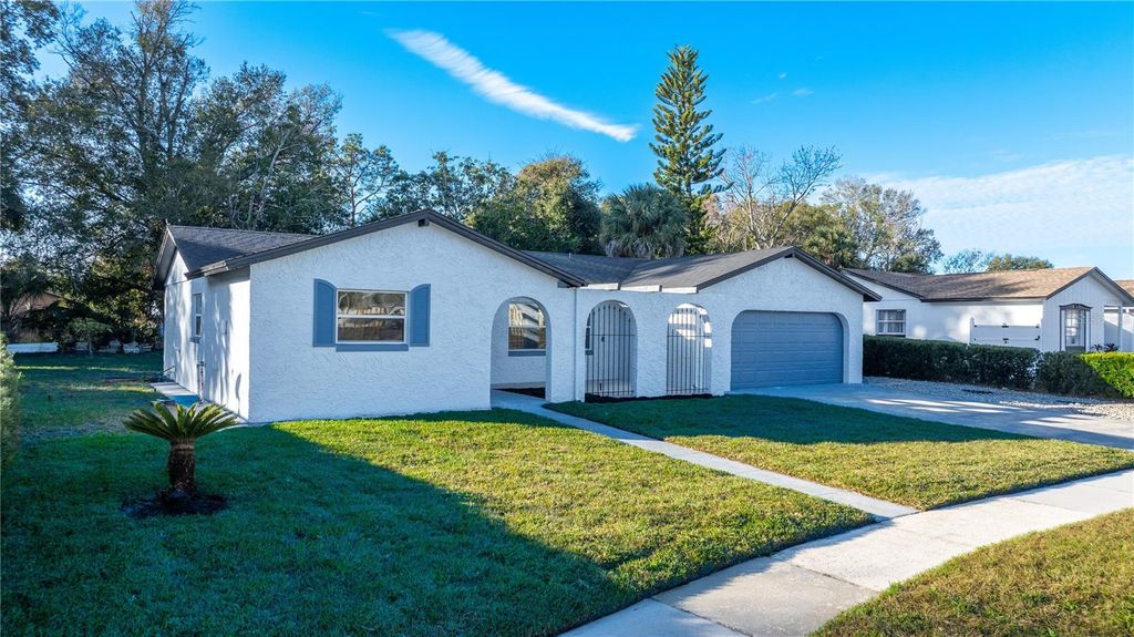 Image 7 of property listing at 4612 CHATEAU ROAD, Orlando, FL 32808