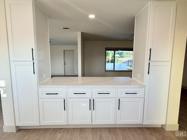 5820 Patton Way, Bakersfield, CA 93308