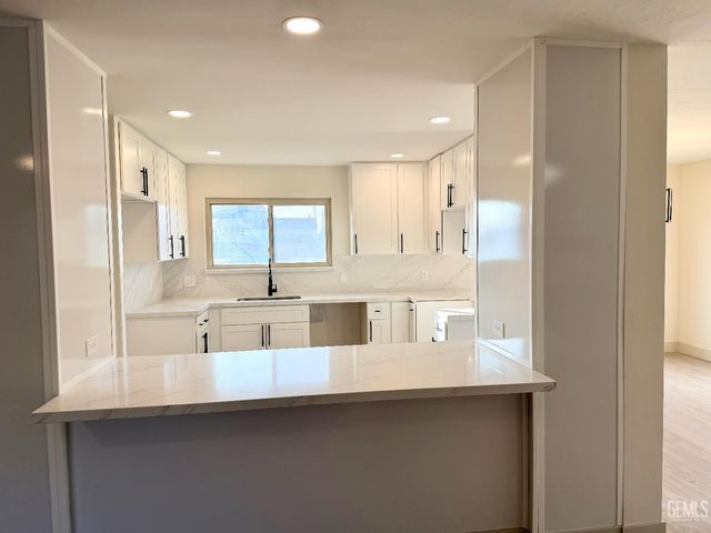 5820 Patton Way, Bakersfield, CA 93308