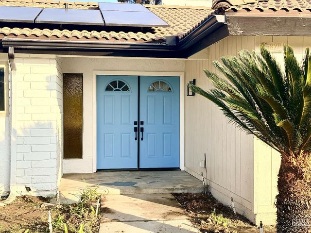 5820 Patton Way, Bakersfield, CA 93308