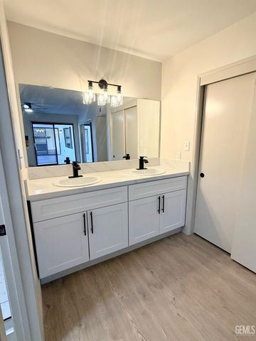 5820 Patton Way, Bakersfield, CA 93308