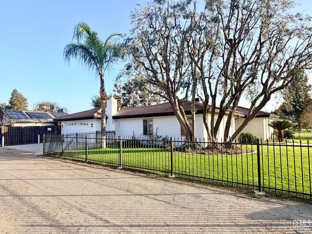 5820 Patton Way, Bakersfield, CA 93308