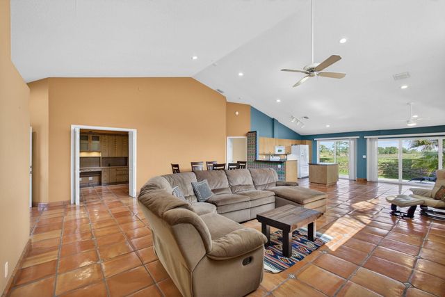 1404 Mahogany Place, Palm Beach Gardens, FL 33418