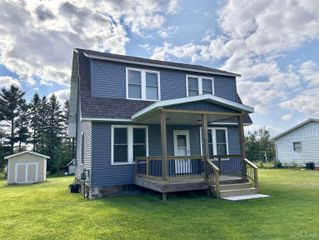 16 S Park Ave, Iron Mountain, MI 49801