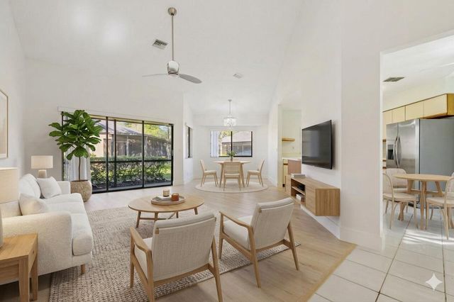 124 Chelsea Lane S, Plantation, FL 33324