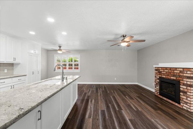 1016 Lillian Dr, Modesto, CA 95355