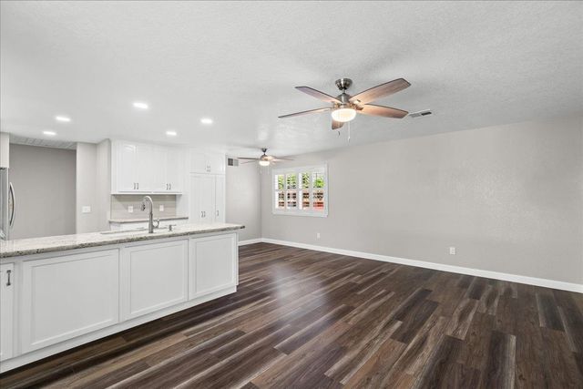 1016 Lillian Dr, Modesto, CA 95355