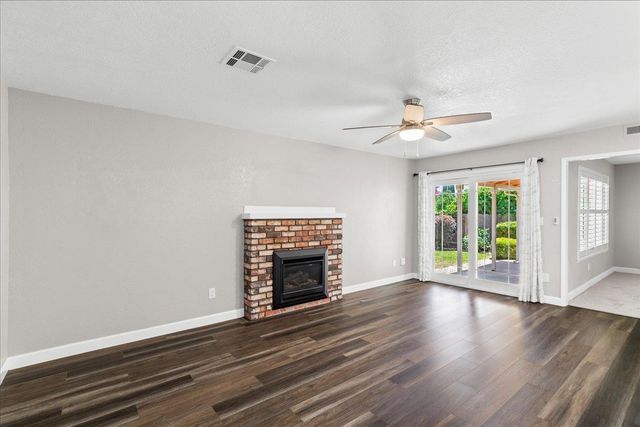 1016 Lillian Dr, Modesto, CA 95355