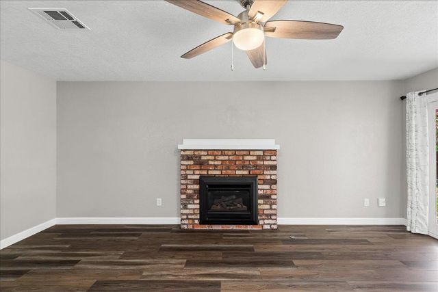 1016 Lillian Dr, Modesto, CA 95355