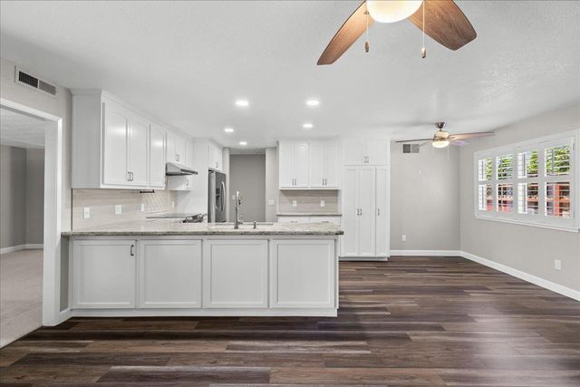 1016 Lillian Dr, Modesto, CA 95355