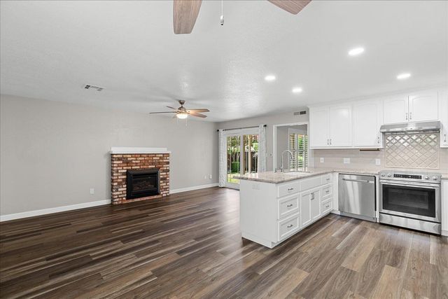 1016 Lillian Dr, Modesto, CA 95355