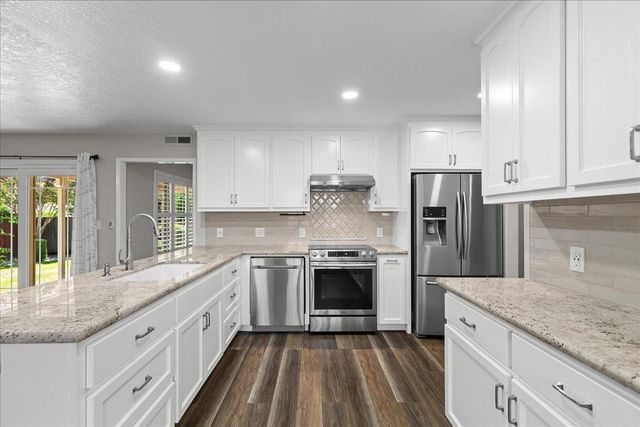 1016 Lillian Dr, Modesto, CA 95355