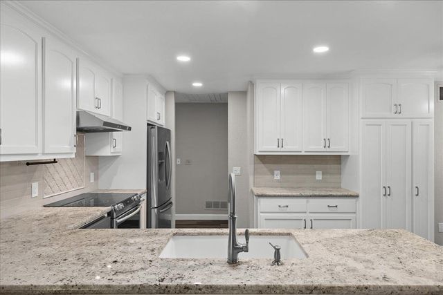1016 Lillian Dr, Modesto, CA 95355