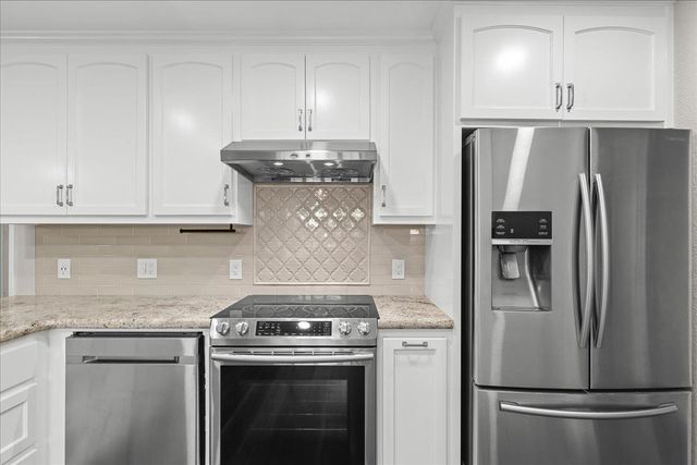 1016 Lillian Dr, Modesto, CA 95355