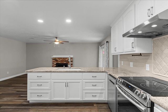 1016 Lillian Dr, Modesto, CA 95355
