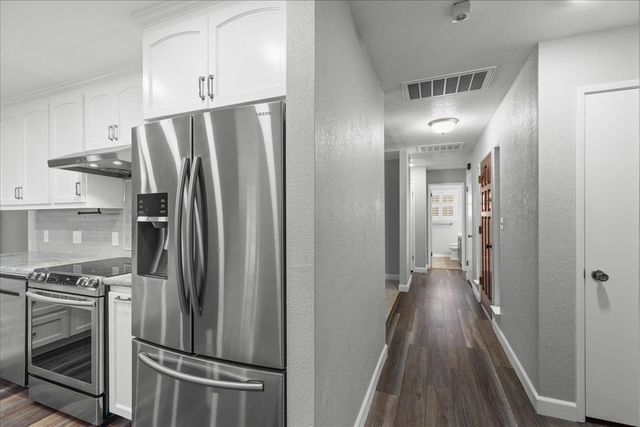 1016 Lillian Dr, Modesto, CA 95355