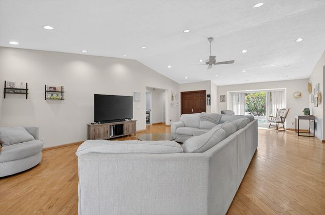 10185 Harbourtown Court, Boca Raton, FL 33498