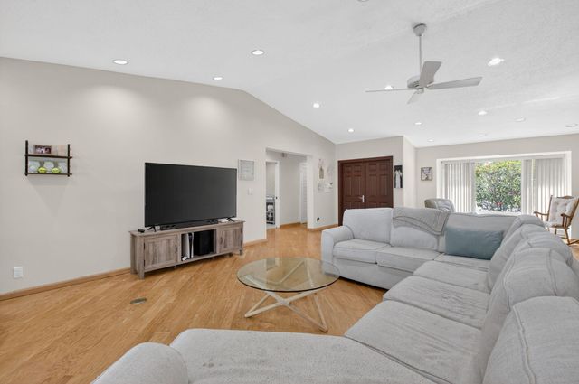 10185 Harbourtown Court, Boca Raton, FL 33498