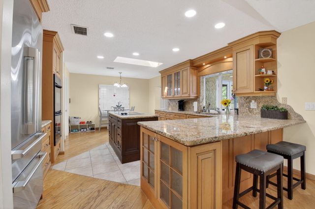 10185 Harbourtown Court, Boca Raton, FL 33498