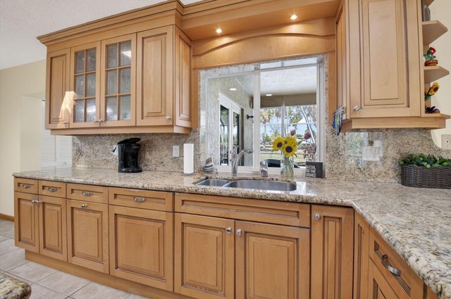 10185 Harbourtown Court, Boca Raton, FL 33498