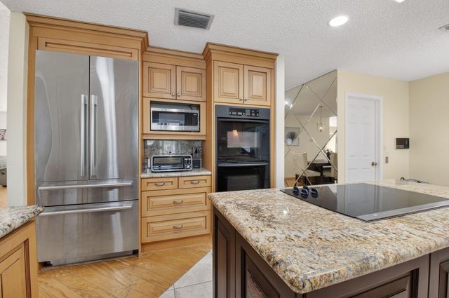 10185 Harbourtown Court, Boca Raton, FL 33498