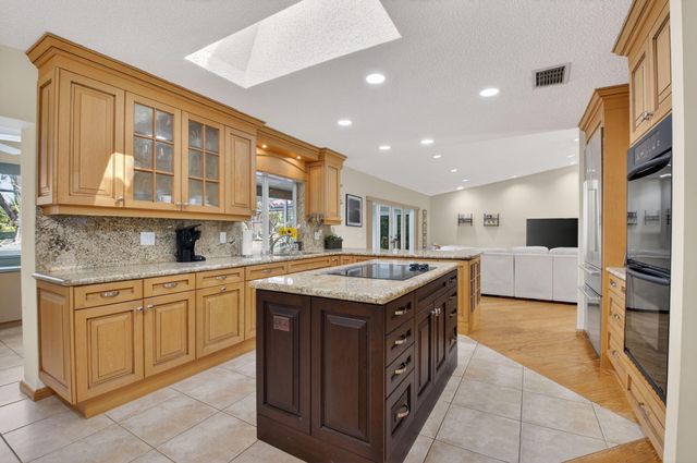 10185 Harbourtown Court, Boca Raton, FL 33498