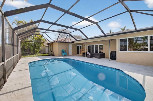 10185 Harbourtown Court, Boca Raton, FL 33498