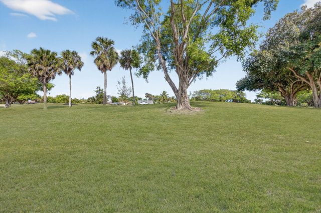 10185 Harbourtown Court, Boca Raton, FL 33498