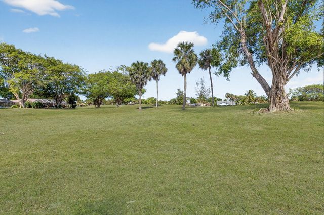 10185 Harbourtown Court, Boca Raton, FL 33498