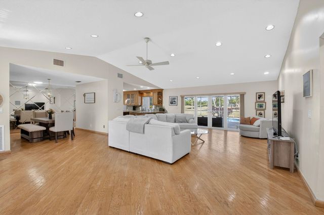 10185 Harbourtown Court, Boca Raton, FL 33498