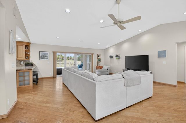 10185 Harbourtown Court, Boca Raton, FL 33498