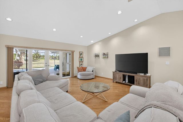 10185 Harbourtown Court, Boca Raton, FL 33498