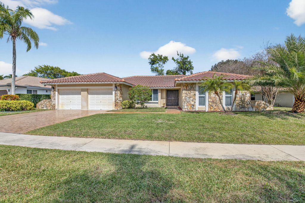 10185 Harbourtown Court, Boca Raton, FL 33498