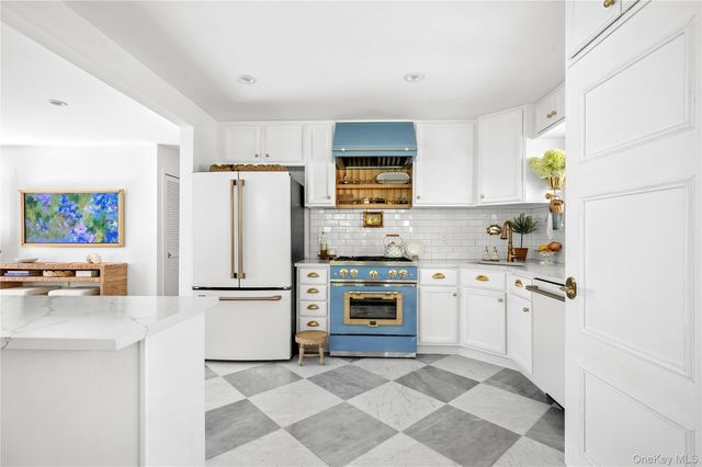 5 Oak Drive, Sag Harbor, NY 11963