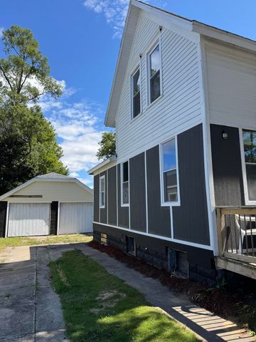 805 High Street, Manistee, MI 49660