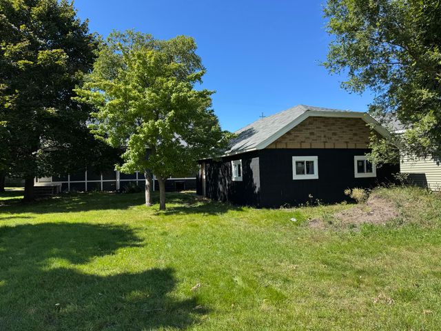 805 High Street, Manistee, MI 49660