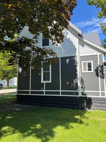 805 High Street, Manistee, MI 49660