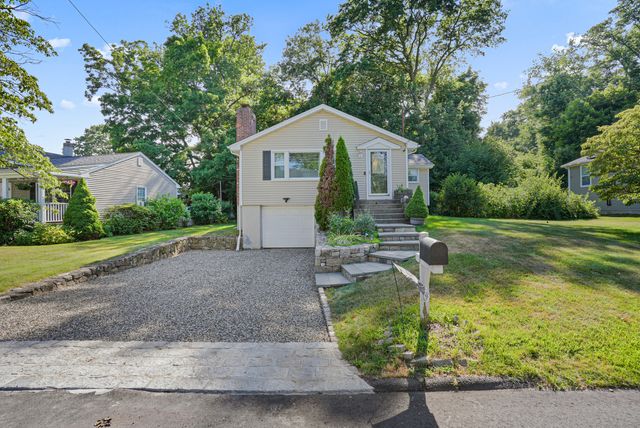 217 Macon Drive, Bridgeport, CT 06606