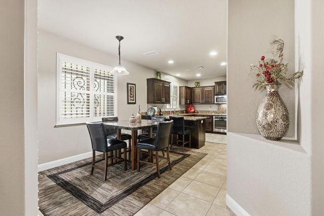 8301 Sienna Sand Dr, Sacramento, CA 95829