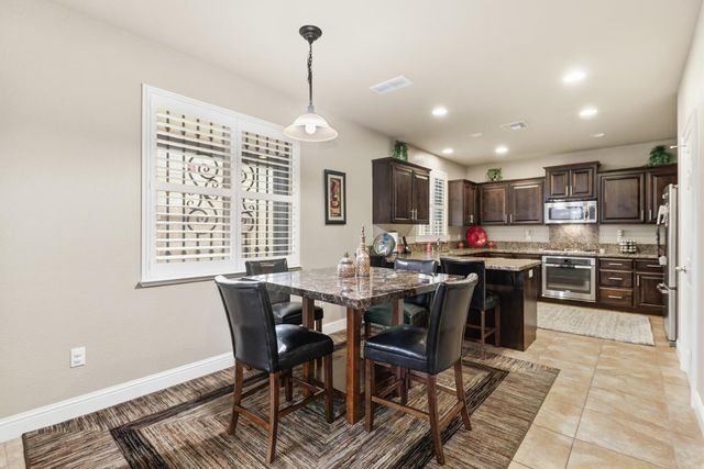 8301 Sienna Sand Dr, Sacramento, CA 95829