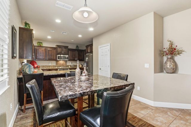 8301 Sienna Sand Dr, Sacramento, CA 95829