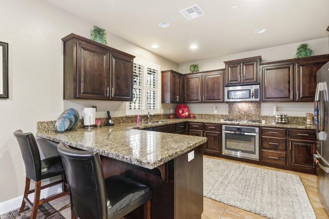 8301 Sienna Sand Dr, Sacramento, CA 95829