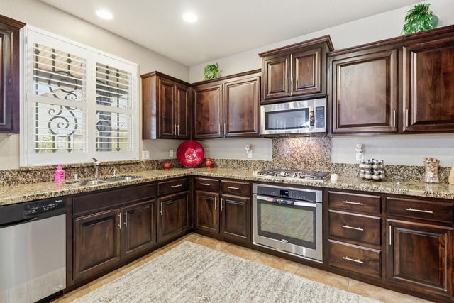 8301 Sienna Sand Dr, Sacramento, CA 95829