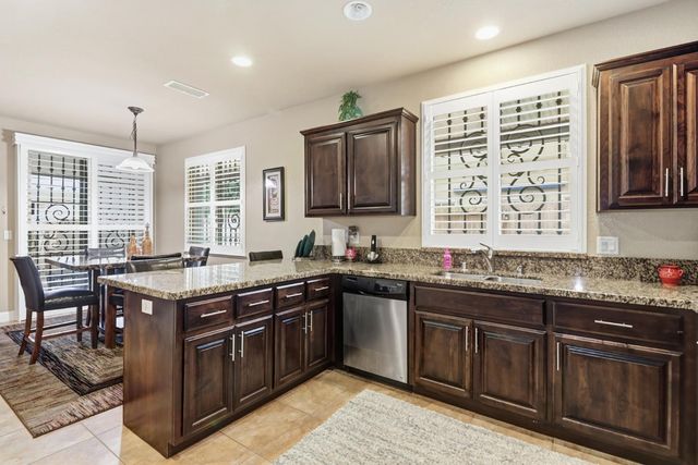 8301 Sienna Sand Dr, Sacramento, CA 95829